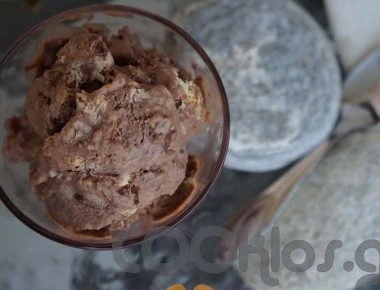 Η συνταγή της ημέρας: Παγωτό με κουβερτούρα και cookies